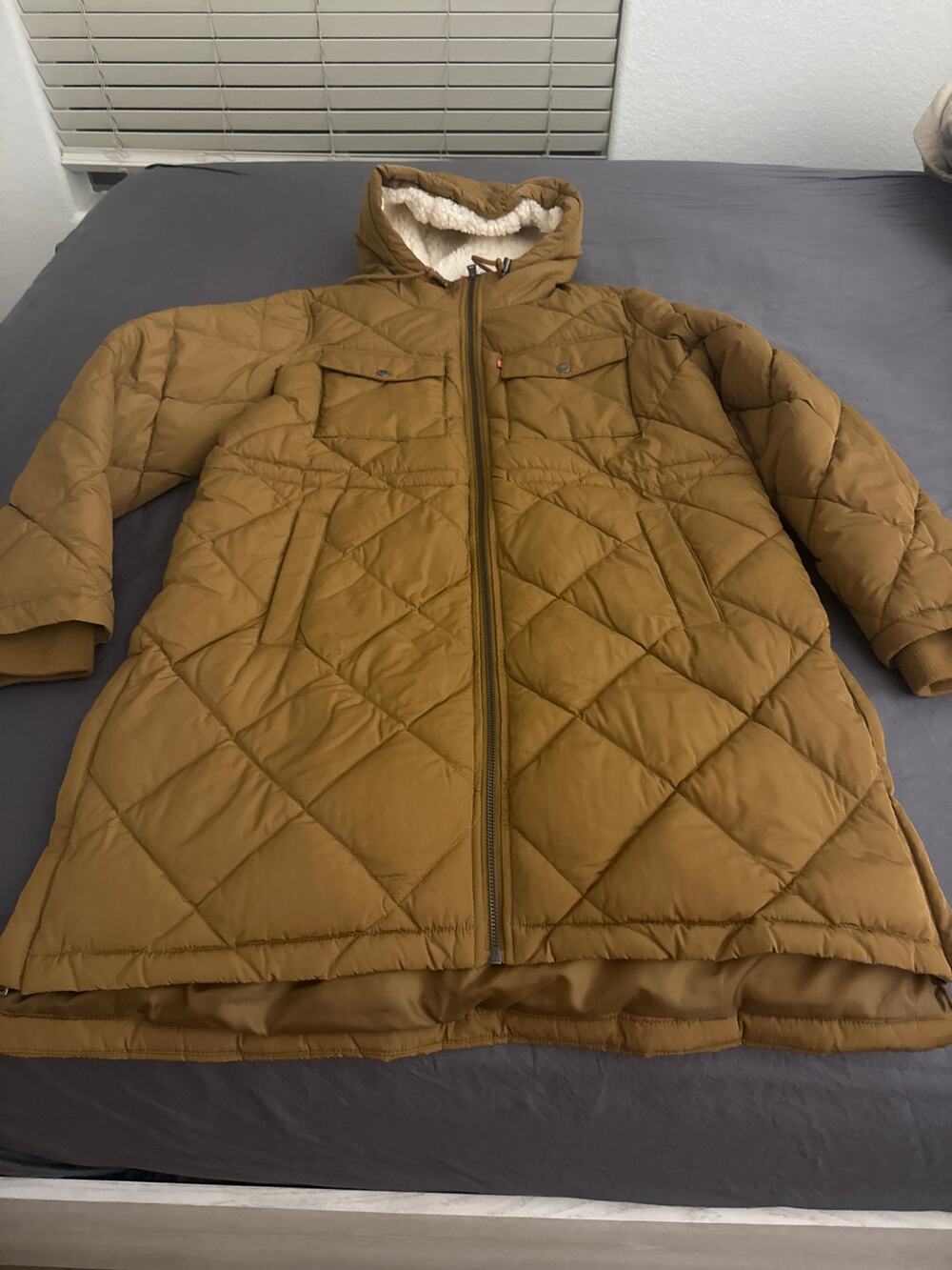NEW Levi's Sherpa Lined Diamond Quilted Long Parka Jacket Womens M Tan
